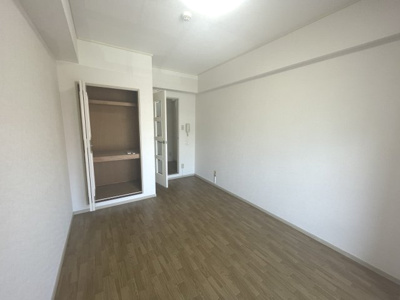 【居間・リビング】 | ノルデンハイム豊里 | こちらの居間で趣味の時間をお楽しみください