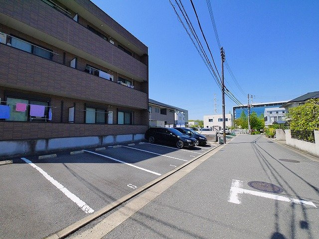 アンプルール　リヒトの駐車場
