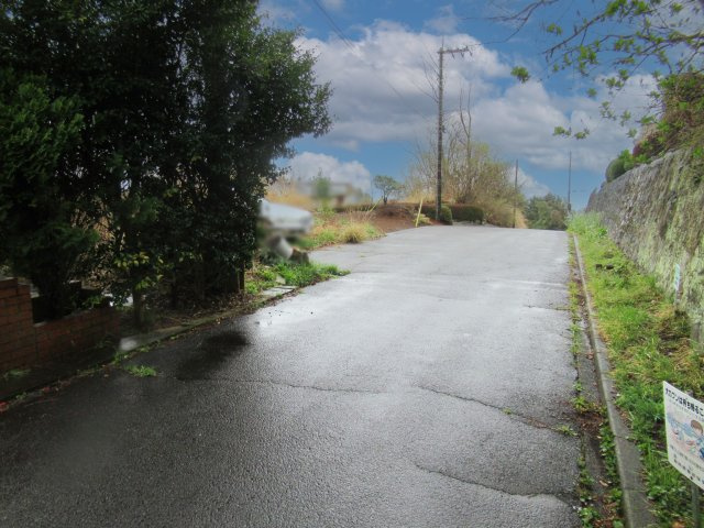 伊豆エメラルドタウン⑪の前面道路含む現地写真