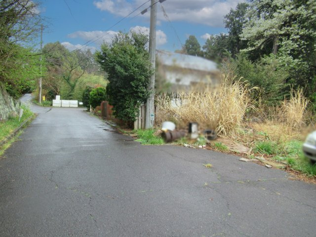 伊豆エメラルドタウン⑪の前面道路含む現地写真