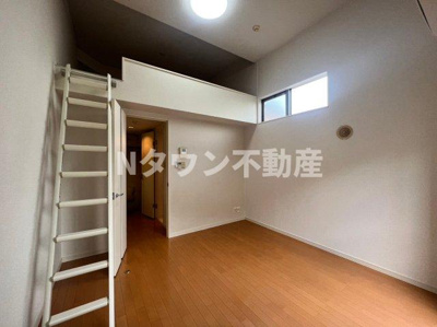 【洋室】 | 寿キャッスル栄生 | きれいな洋室です