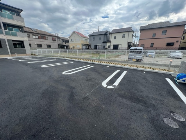 ロンガヴィータ和泉Ⅱの駐車場