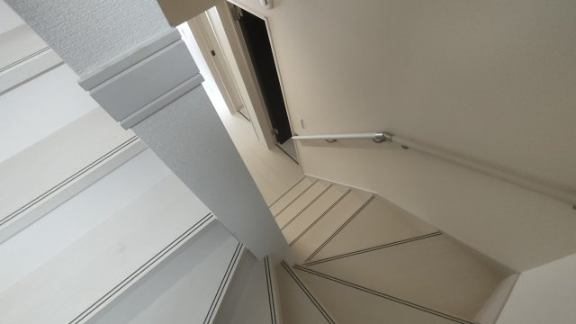 Kolet岩槻小溝の内装|階段の踊り場です