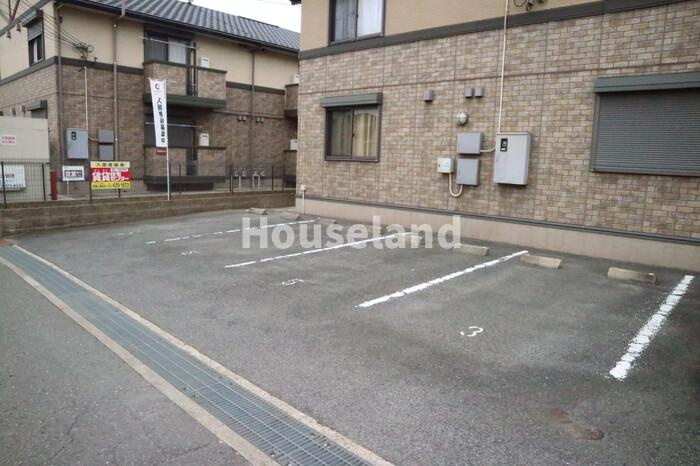 パーチェ寿の駐車場