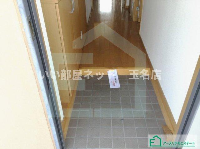 ピオーネハイツの玄関|明るい玄関です