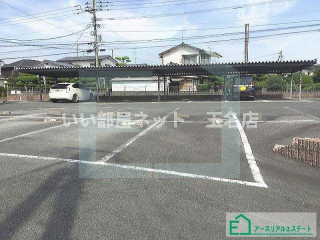 ピオーネハイツの駐車場|駐車場完備です