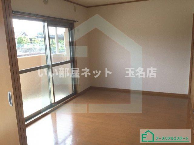 ピオーネハイツの洋室|落ち着いた色調の洋室です