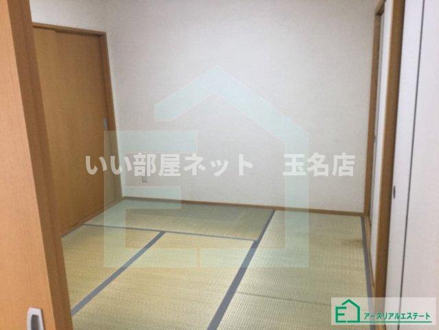 ピオーネハイツの和室|畳の上でゆっくりとくつろげる和室です