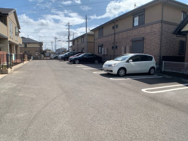 エル・ファロ Aの駐車場