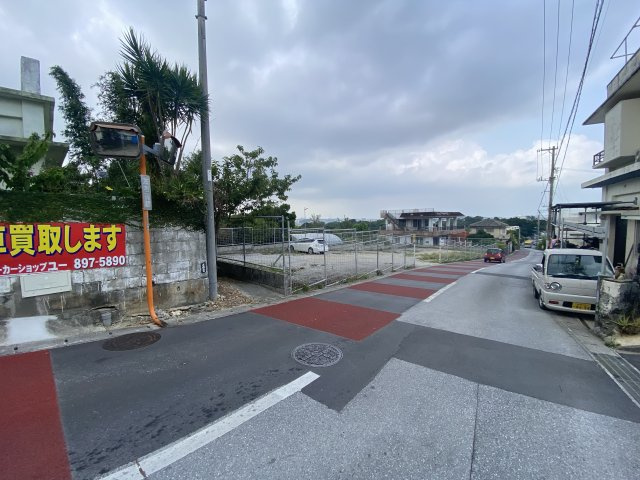 沖縄市嘉間良3丁目（墓地用地・約20坪）の前面道路含む現地写真|※2023.6.5撮影