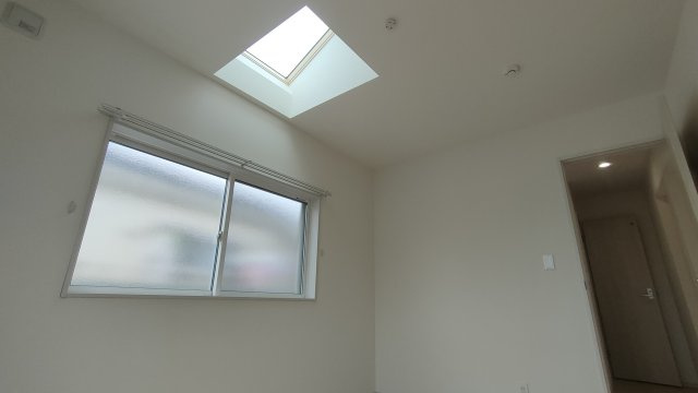 Kolet岩槻南辻の洋室|天窓がある部屋もございます
