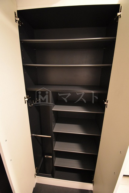 プレサンス本町ジョイスの収納