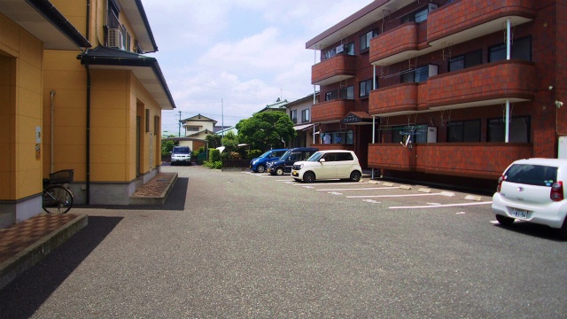 ブルウジュの駐車場|駐車場があります