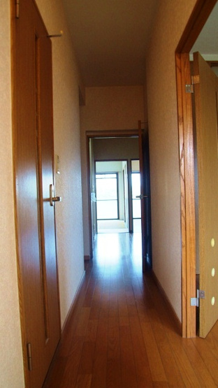 【玄関】 | ブルウジュ | 収納もある玄関です