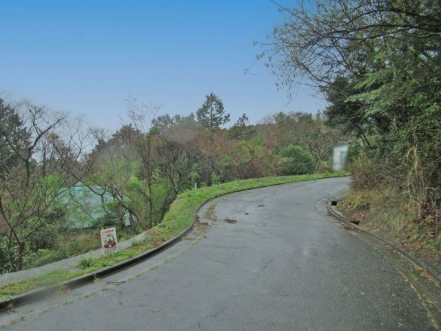 伊豆エメラルドタウン⑯の前面道路含む現地写真