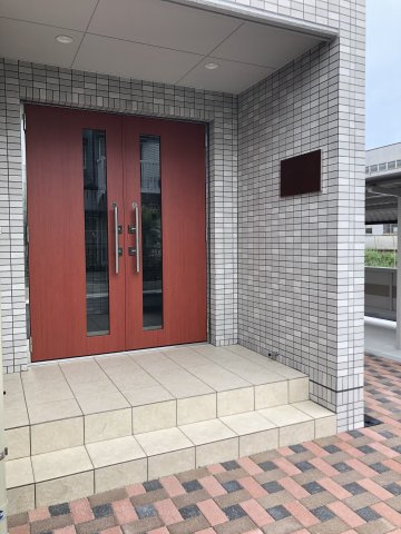 ラグナ幸町のエントランス