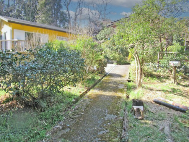 伊豆エメラルドタウン⑰の前面道路含む現地写真