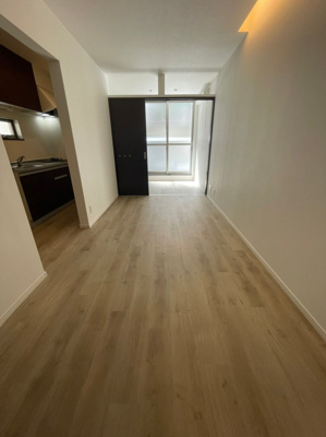 【居間・リビング】 | スクエアパーク | 別号室の写真になります。現況優先。