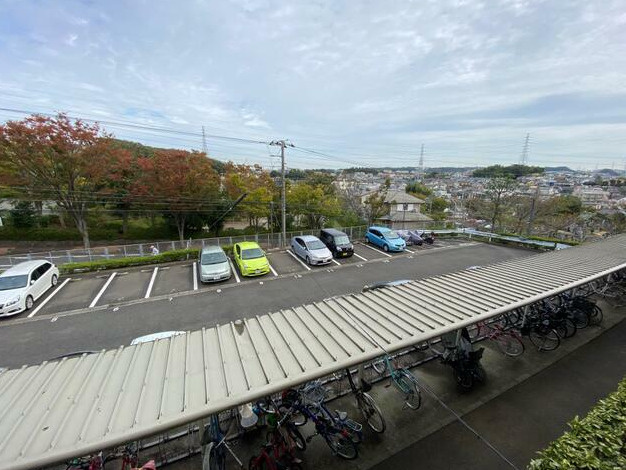 ヒルズ南戸塚3の駐車場