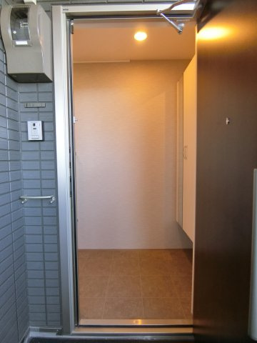 メゾン　ド　ウミライ元町の玄関