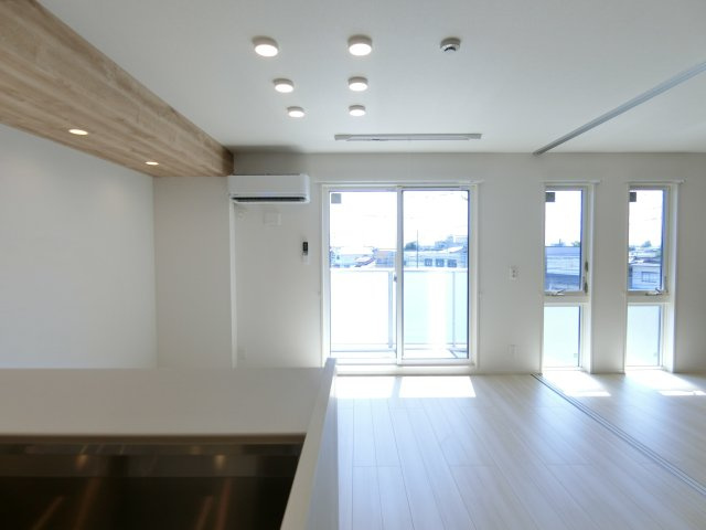 メゾン　ド　ウミライ元町の居間・リビング