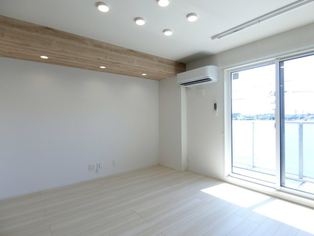 メゾン　ド　ウミライ元町の居間・リビング