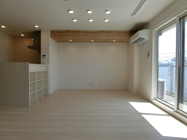 メゾン　ド　ウミライ元町の居間・リビング