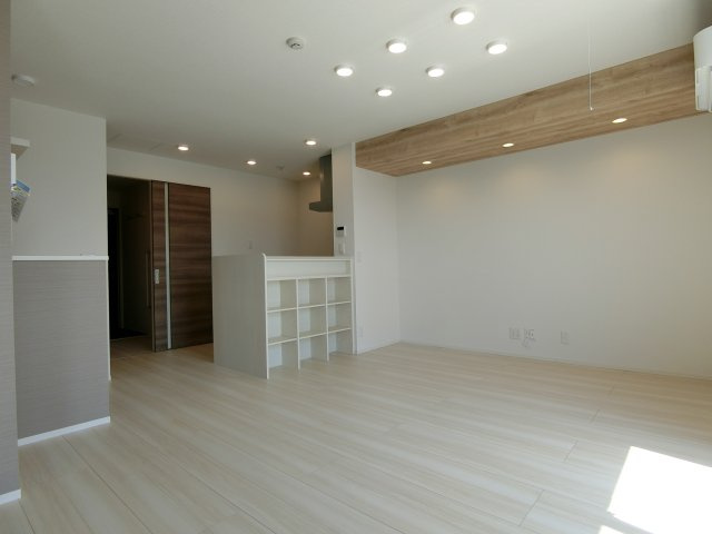 メゾン　ド　ウミライ元町の居間・リビング