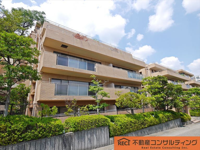 コート芦屋朝日ヶ丘4号棟の外観