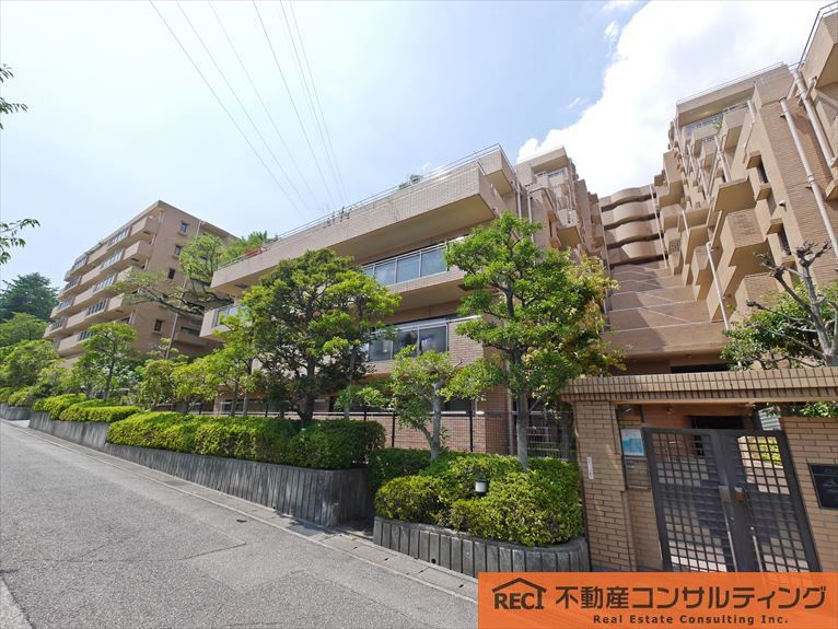 コート芦屋朝日ヶ丘4号棟の外観