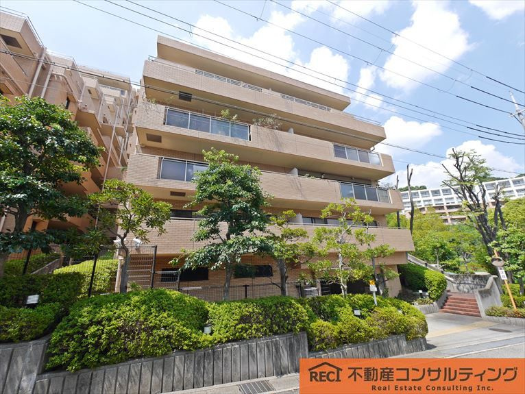 コート芦屋朝日ヶ丘4号棟のエントランス