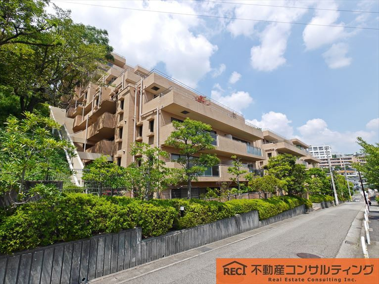 コート芦屋朝日ヶ丘4号棟の外観