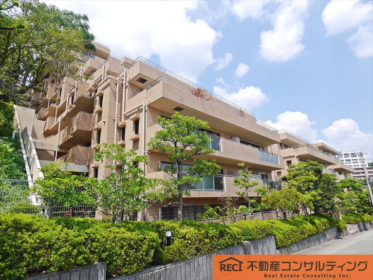 コート芦屋朝日ヶ丘4号棟の外観