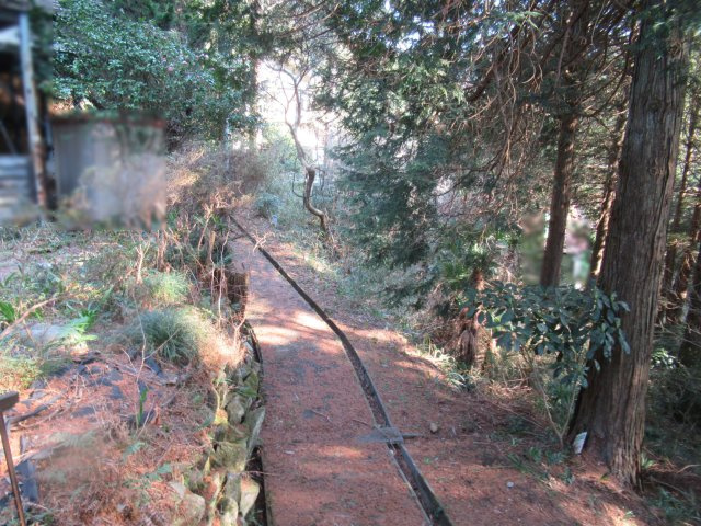 伊豆エメラルドタウン㉑の前面道路含む現地写真