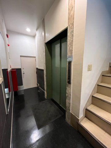 四谷ビルのロビー