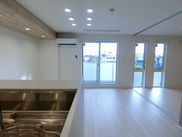 メゾン　ド　ウミライ元町の居間・リビング