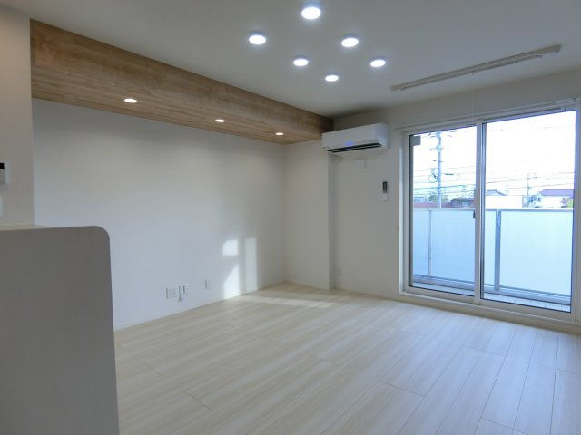 メゾン　ド　ウミライ元町の居間・リビング