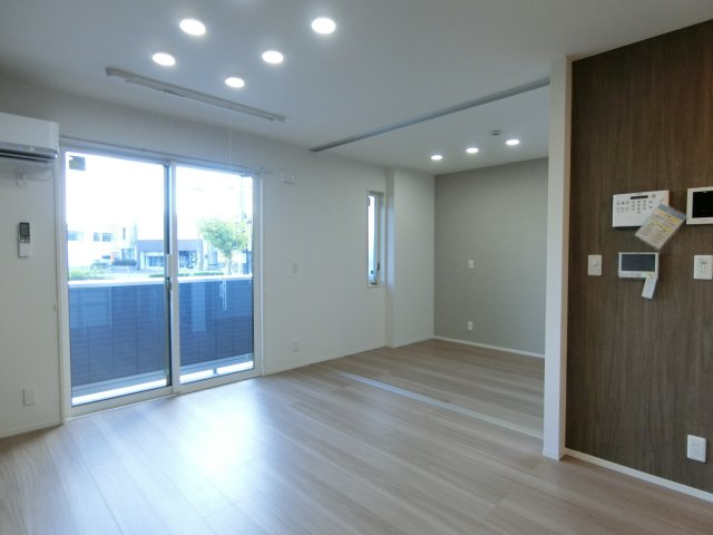 メゾン　ド　ウミライ元町の居間・リビング