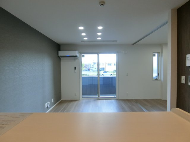 メゾン　ド　ウミライ元町の居間・リビング