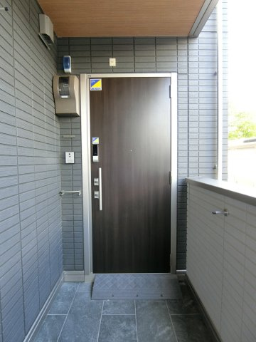 メゾン　ド　ウミライ元町の玄関