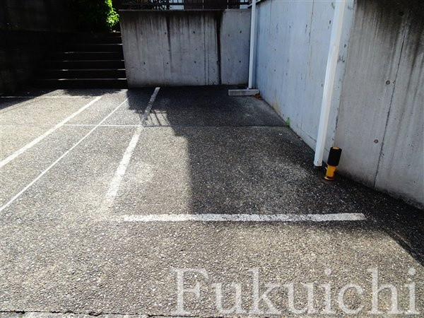 ウエストコートの駐車場