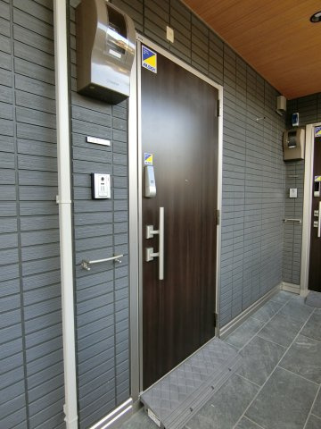 メゾン　ド　ウミライ元町の玄関