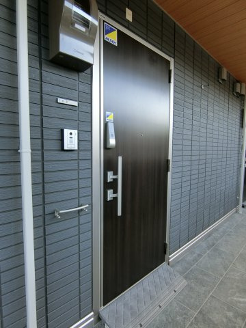 メゾン　ド　ウミライ元町の玄関