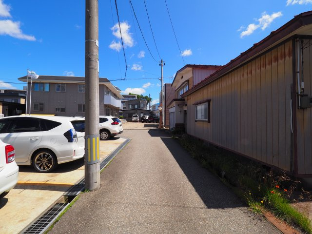  | 【建築条件なし】大仙市大曲福見町 交通量の少ない住宅街の土地物件 解体更地渡し74.71坪