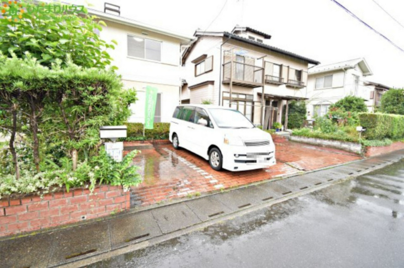 川島町八幡5丁目　中古一戸建ての駐車場
