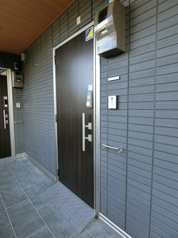 メゾン　ド　ウミライ元町の玄関