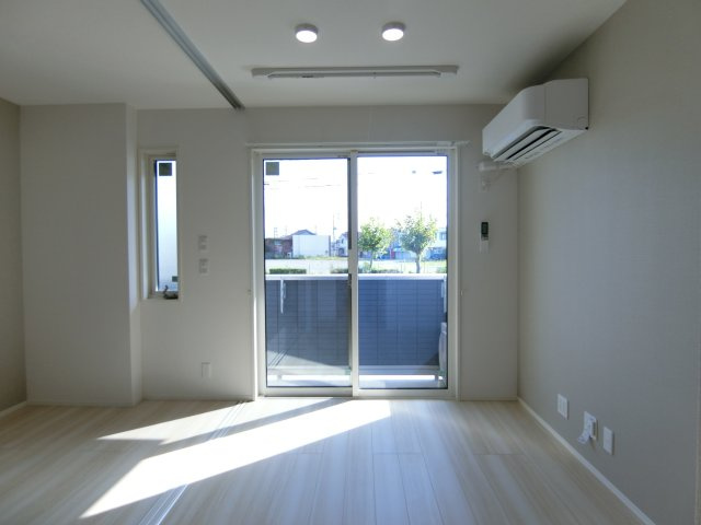 メゾン　ド　ウミライ元町の居間・リビング