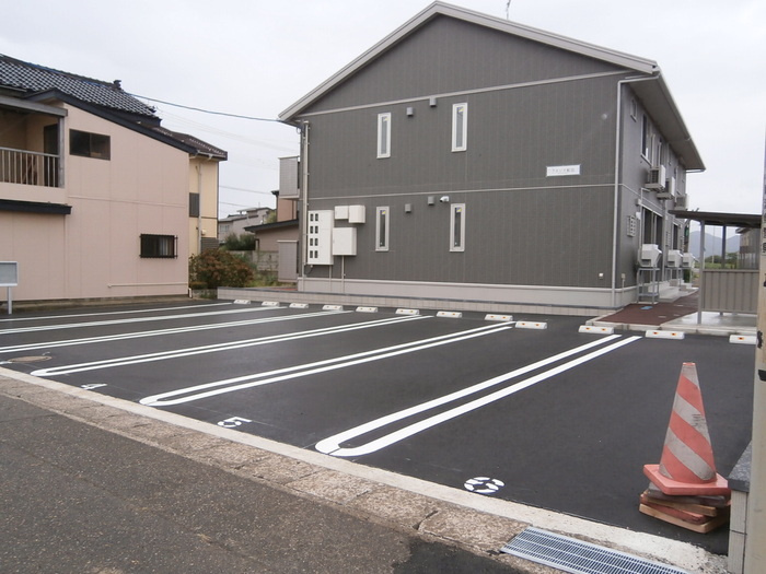アネシス船見の駐車場