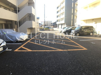 【駐車場】 | 駐車場に車を止められます

