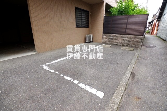 Apt.浄心の駐車場